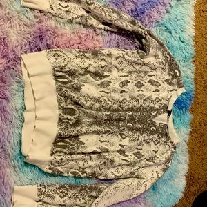 Size: M long sleeve snake print shirt, V cut neck